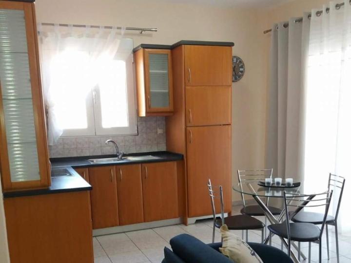 Elegant Apartment Near The Beach Néa Péramos Εξωτερικό φωτογραφία