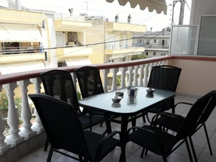 Elegant Apartment Near The Beach Néa Péramos Εξωτερικό φωτογραφία