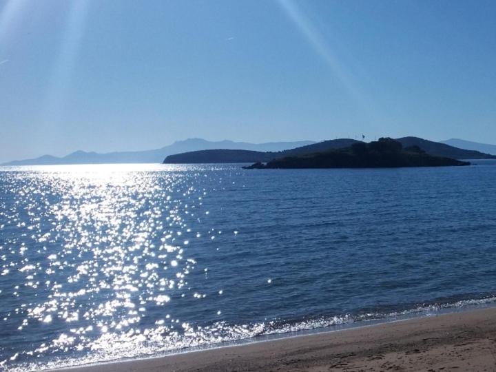 Elegant Apartment Near The Beach Néa Péramos Εξωτερικό φωτογραφία