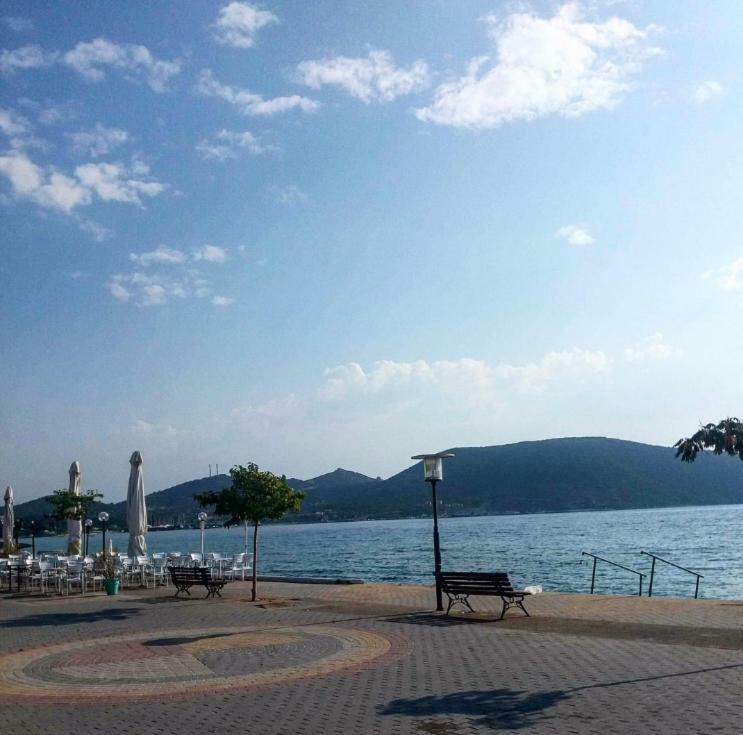 Elegant Apartment Near The Beach Néa Péramos Εξωτερικό φωτογραφία