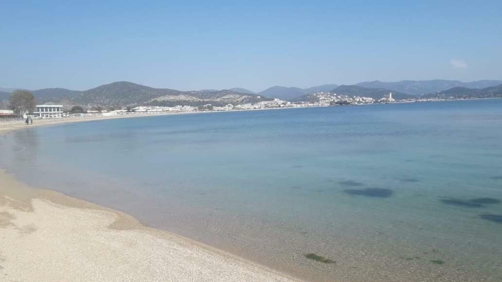 Elegant Apartment Near The Beach Néa Péramos Εξωτερικό φωτογραφία